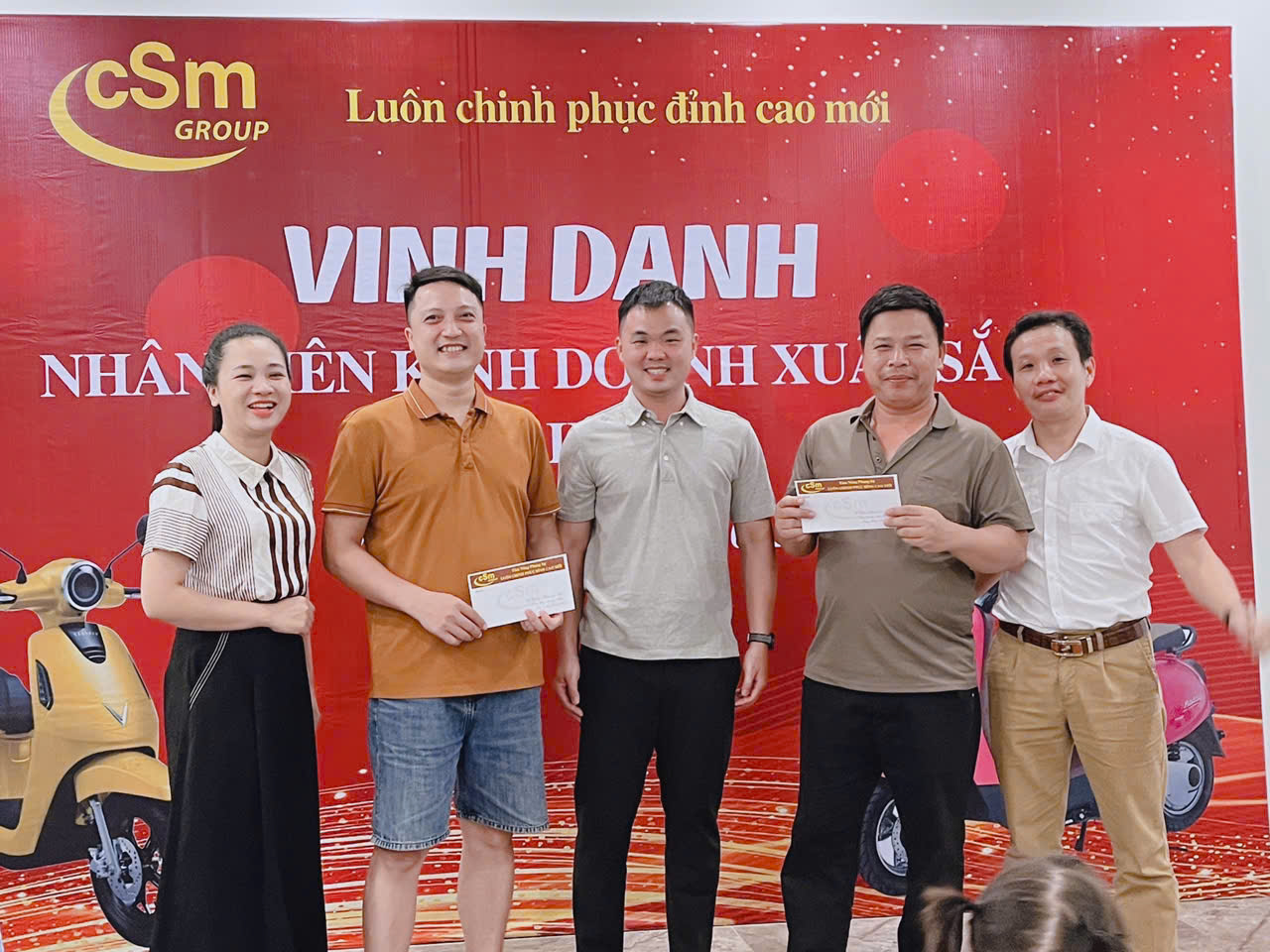 Vinh danh Team Kinh Doanh Quý II/2025 tại Sầm Sơn – Trao thưởng xe VinFast, tiếp lửa bứt phá!
